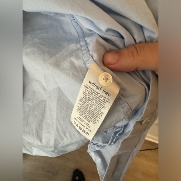 Aritzia wilfred free button down - Picture 3 of 4
